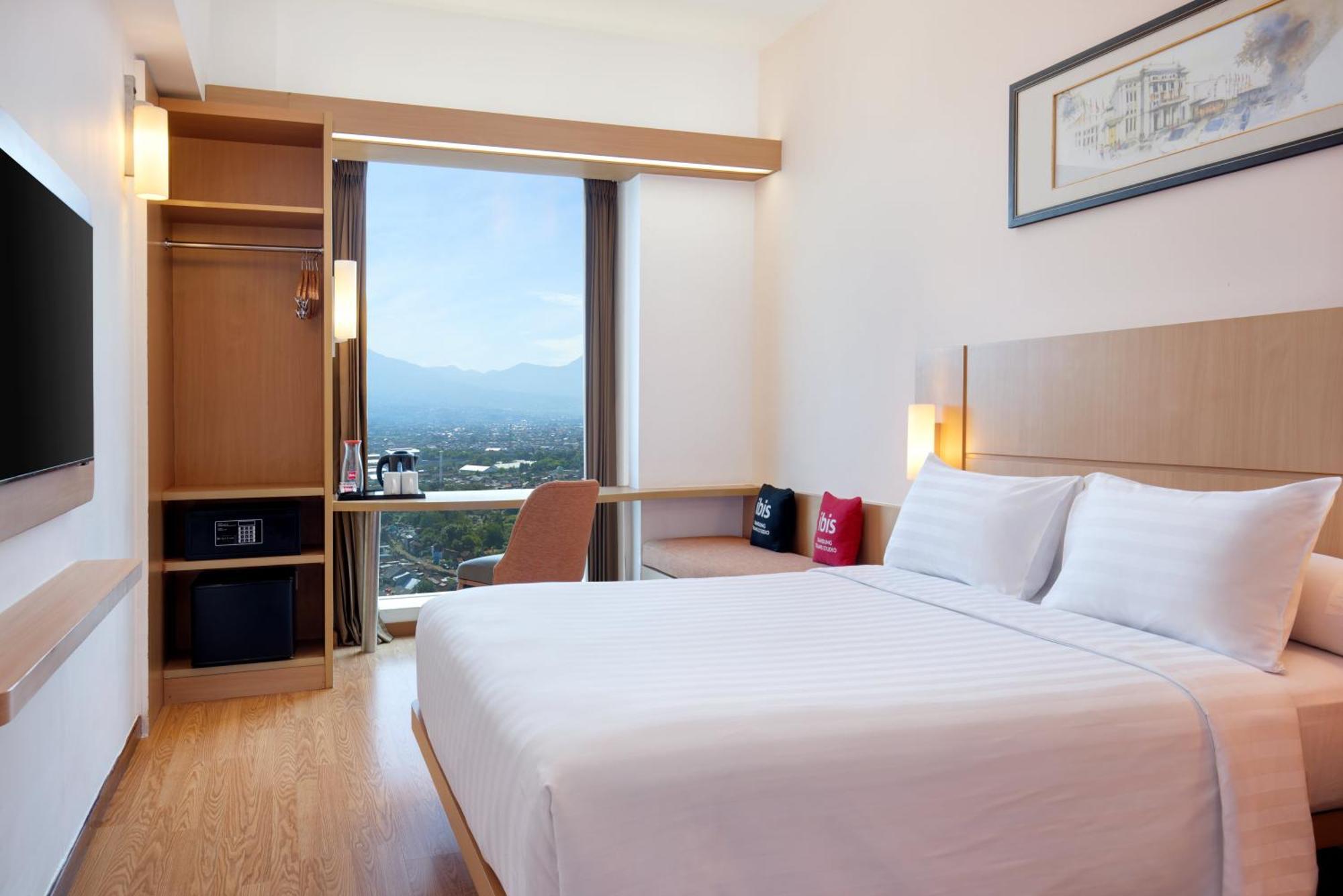 Ibis Bandung Trans Studio Exterior foto